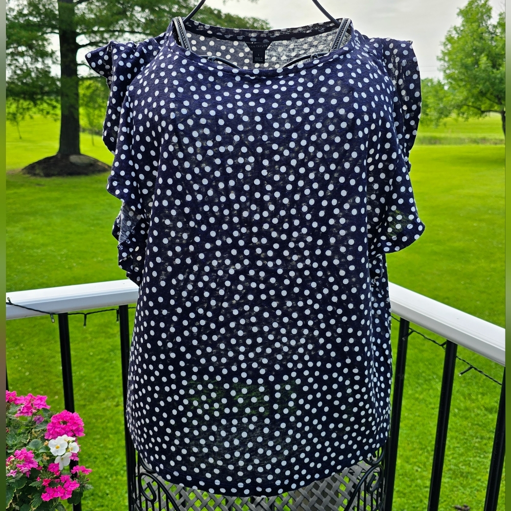 Ann Taylor Linen Navy w/ white polka dot top, EUC.  Size Large.